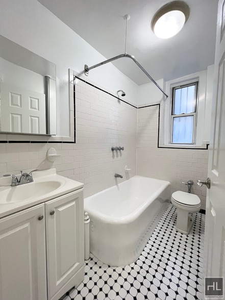 Building Photo - W 13 ST/6th Ave Well-Kept Open Plan 1BR wi...