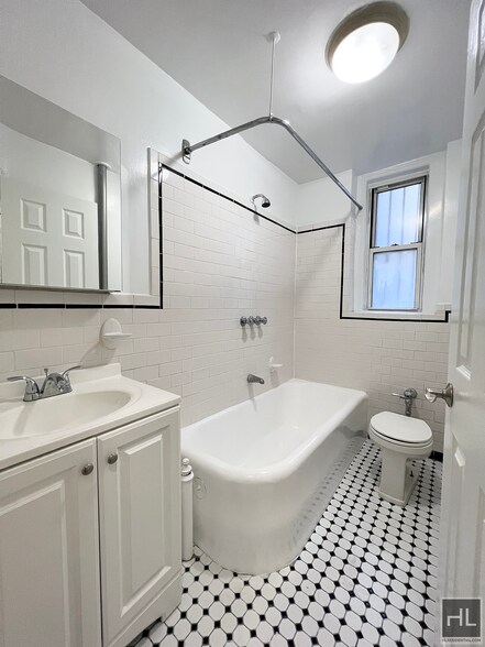 Building Photo - W 13 ST/6th Ave Well-Kept Open Plan 1BR with Elevator, Laundry & NO Broker's Fees!