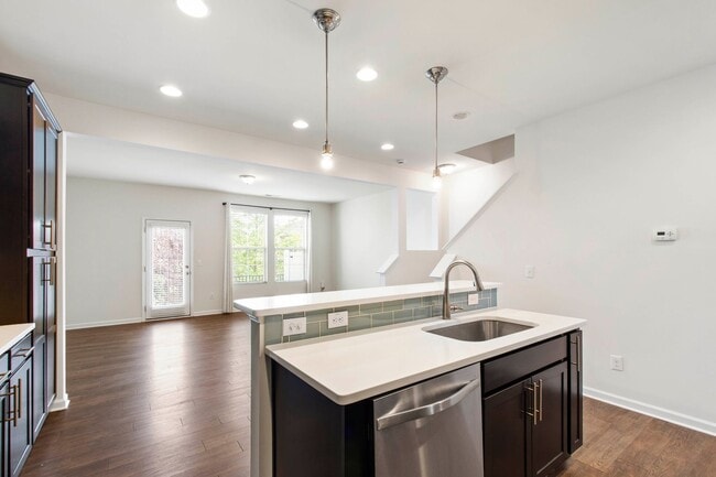 Building Photo - Charming 3BR Townhome in Brightleaf at the...