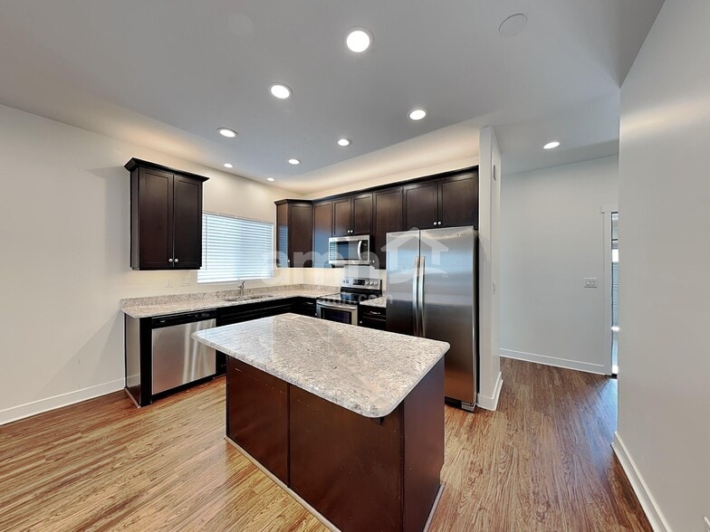 Building Photo - 602 Koins Way