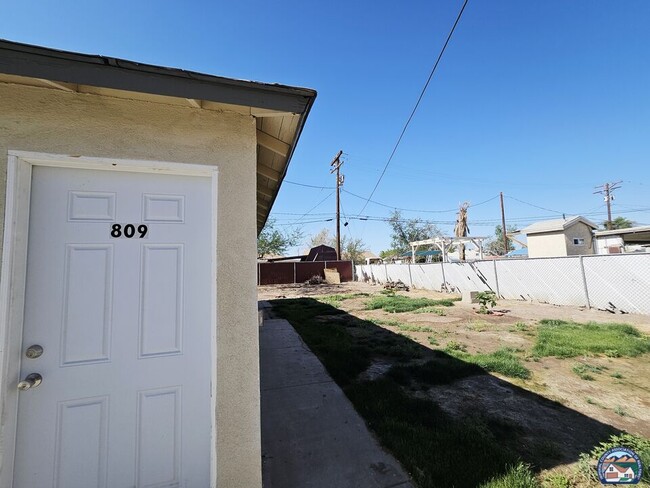 Primary Photo - 809 Rose Ave