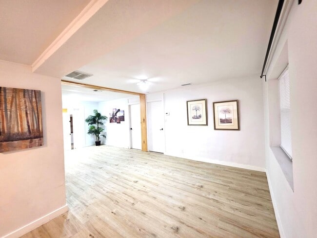 Building Photo - Vero Beach Rentals. Vero Beach Rent, LLC and Property Management Company