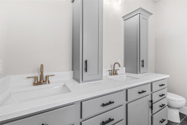 Building Photo - 2398 Valley Dr