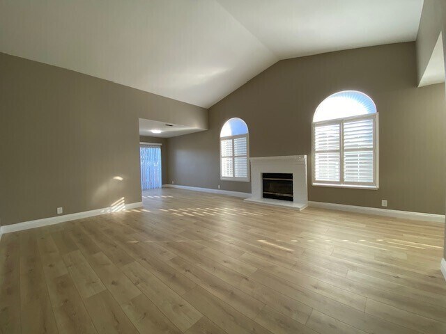 Building Photo - Beautiful Remodeled 3 Bedroom 2 Bathroom