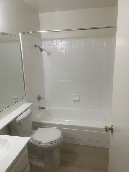 Building Photo - 8652 Gloria Ave