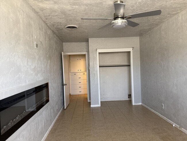Building Photo - 1620 E Everglade Ave