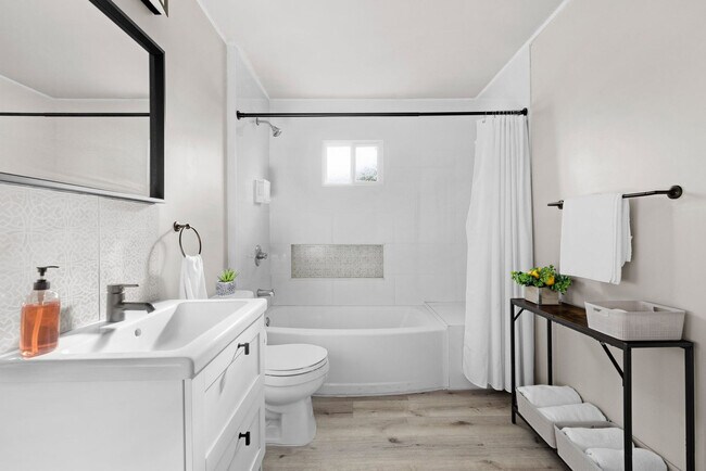 Building Photo - 4717 Edith St