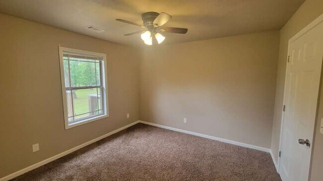 Building Photo - 3/1 Apartment in Batesville • Water Included • Commutable