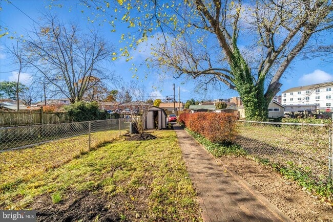 Building Photo - 313 N Market St