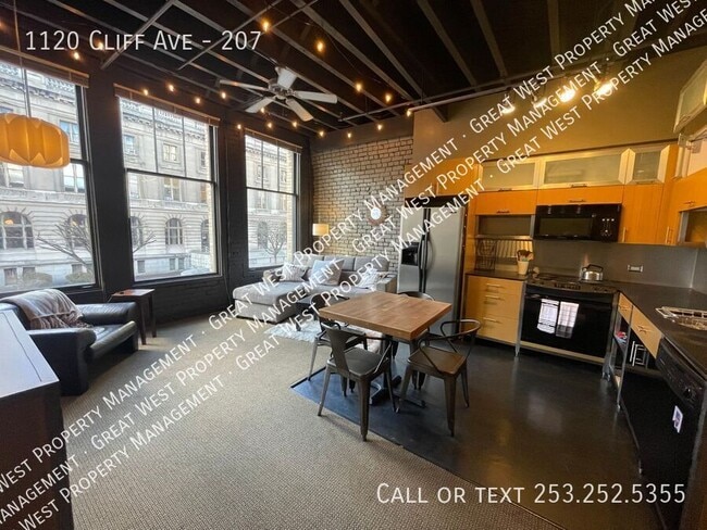 Primary Photo - 1120 E Cliff Ave