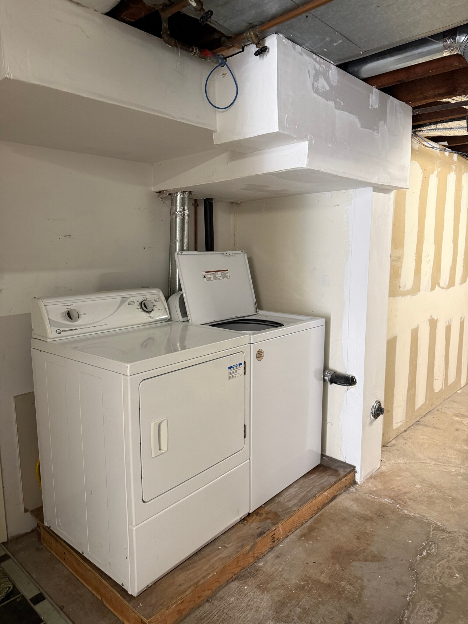 Building Photo - 419 Naples St