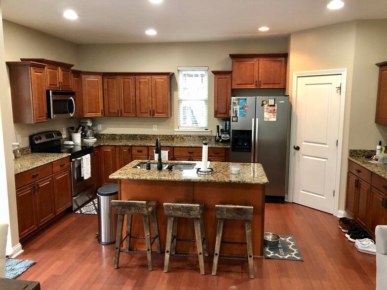 Kitchen - 235 3rd Ave NE