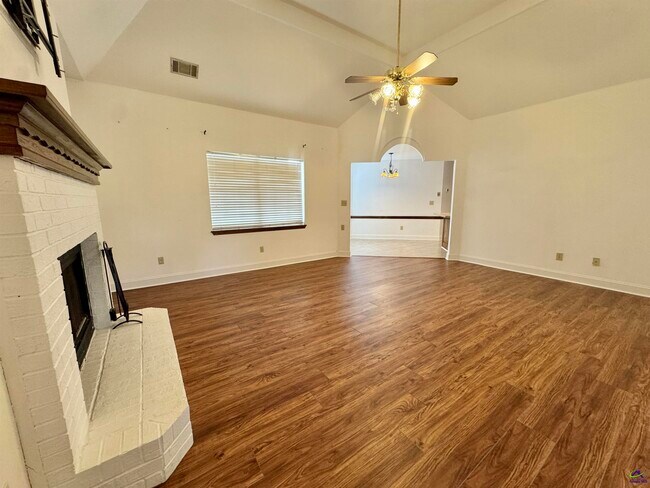 Building Photo - 1127 Alderly Ln