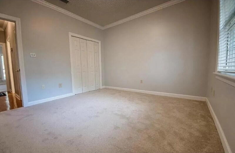 Building Photo - 2 Lake Laurie Dr