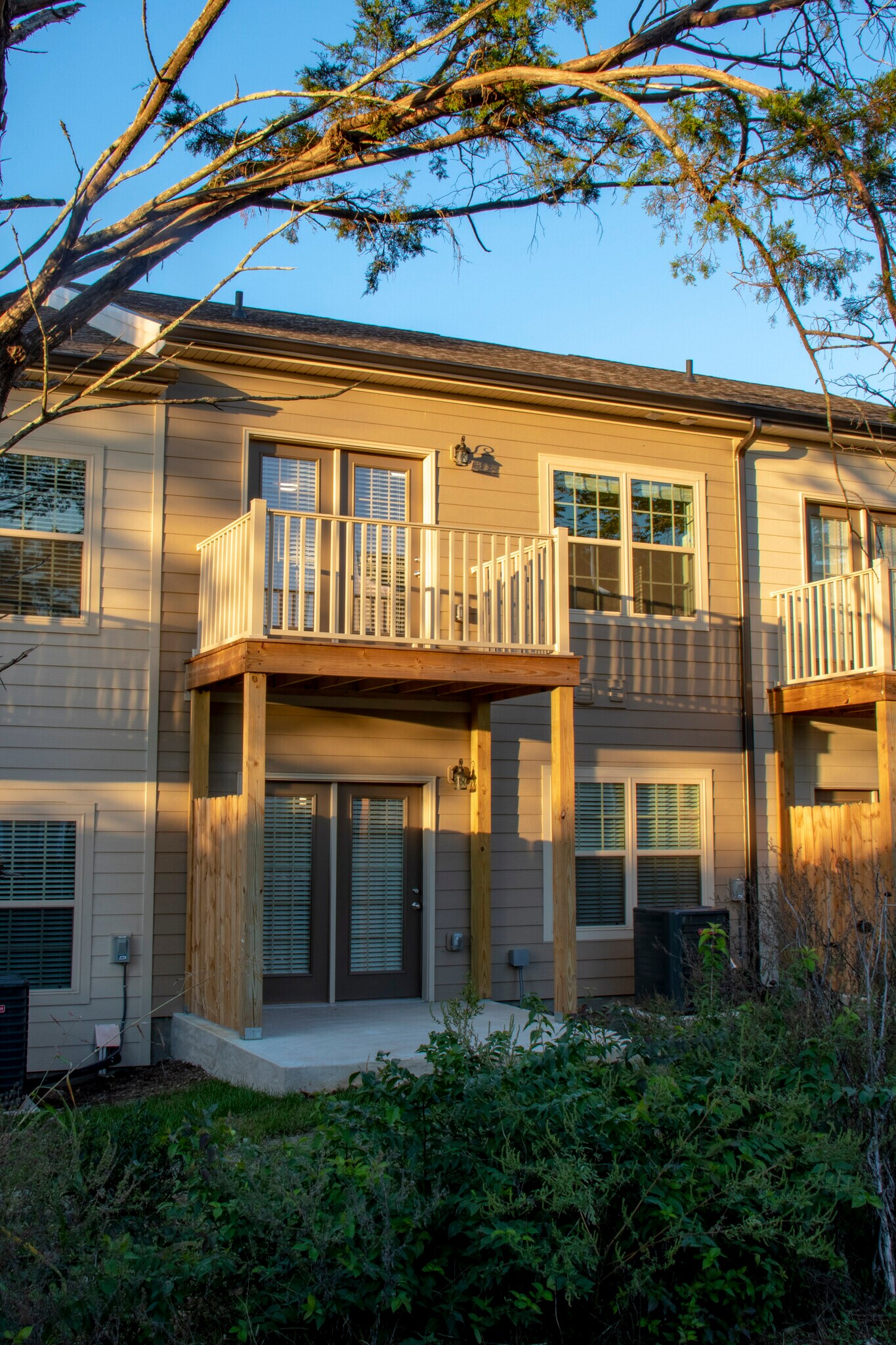 Rear view - 230 Signature Pl