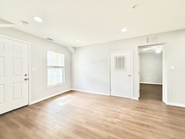 Building Photo - 425 F St