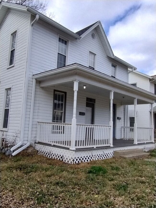 Building Photo - Charming Newly Renovated Spacious Double