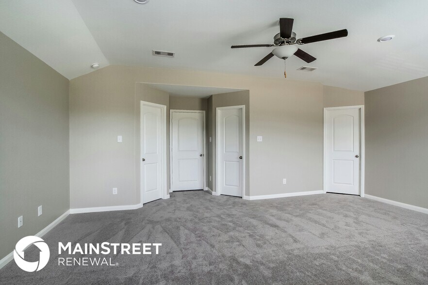 Building Photo - 25189 Dickens Dr