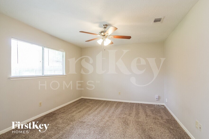 Building Photo - 3618 Village Grove Dr