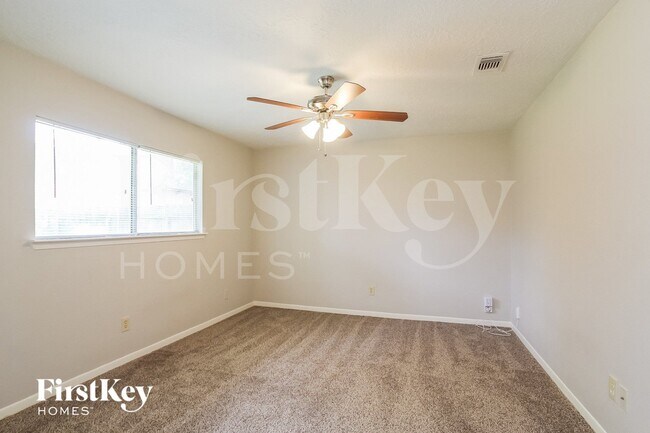 Building Photo - 3618 Village Grove Dr