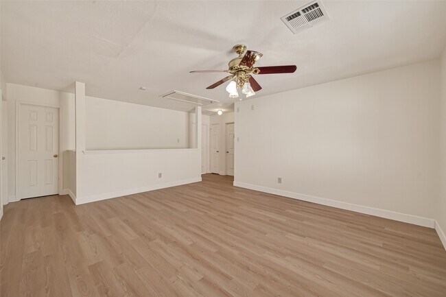 Building Photo - 15910 Clayton Bend Dr