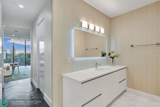 Building Photo - 20 Isle of Venice Dr