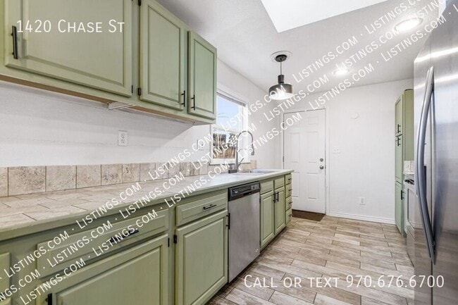 Building Photo - 1420 Chase St