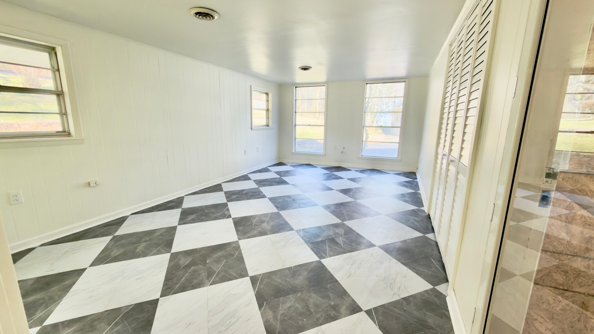 Building Photo - 3413 Montlake Dr