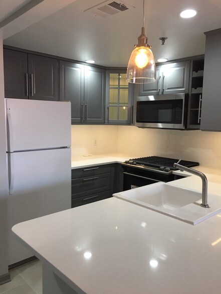 Kitchen - 4808 Moorland Ln