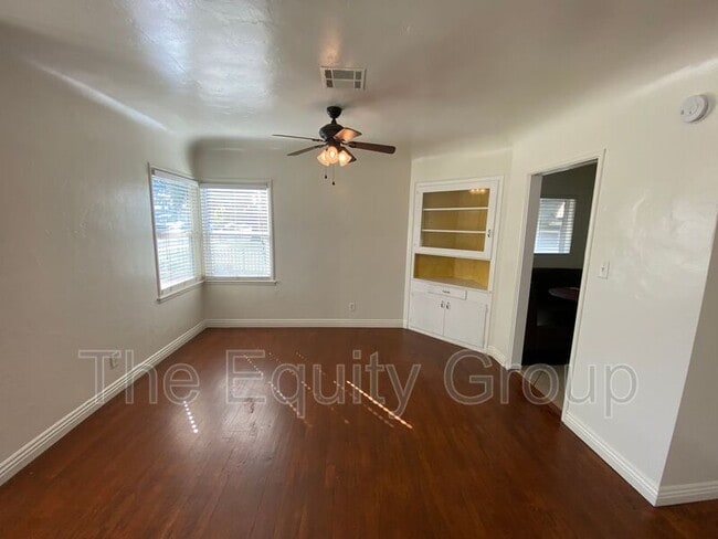 Building Photo - 801 S Sowell St