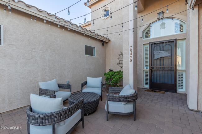 Building Photo - 20475 E Palomino Dr