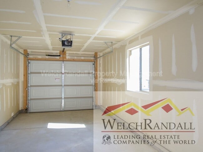 Building Photo - 2433 Wellington Dr