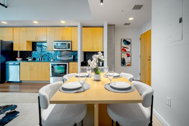 Building Photo - Glass House 1 Bed 1 Bath High Rise Condo w/ Mountain & City Views!!