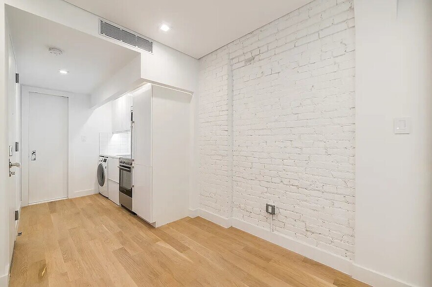 Building Photo - 26 Prince St
