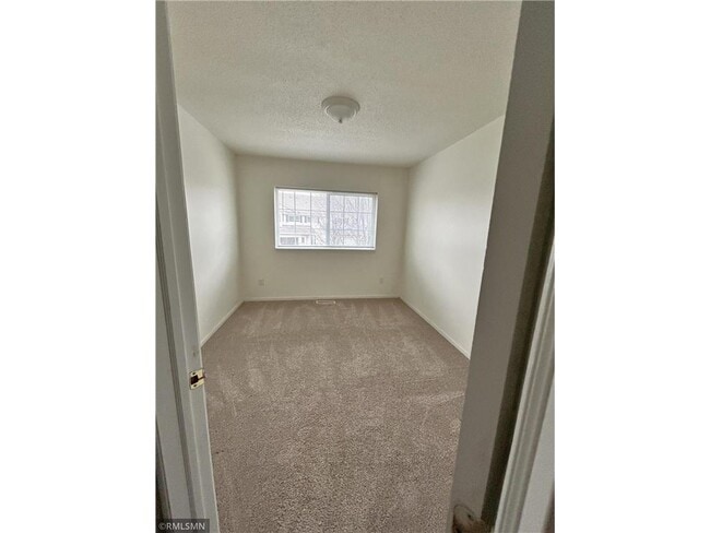 Building Photo - 10 Bridgewater Trail