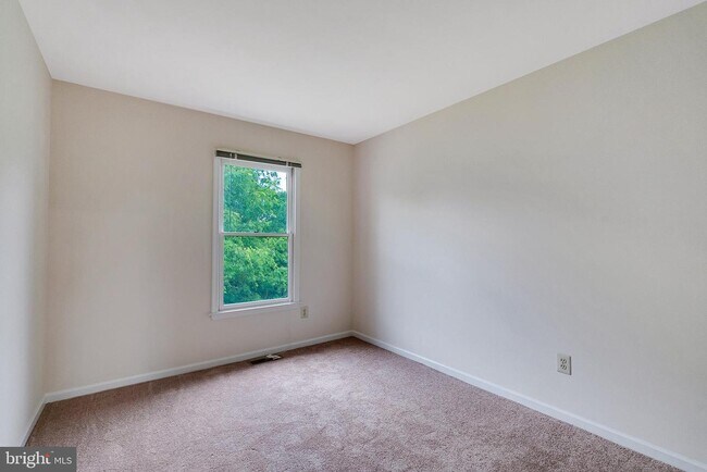 bedroom2 - 430 Churchill Ct