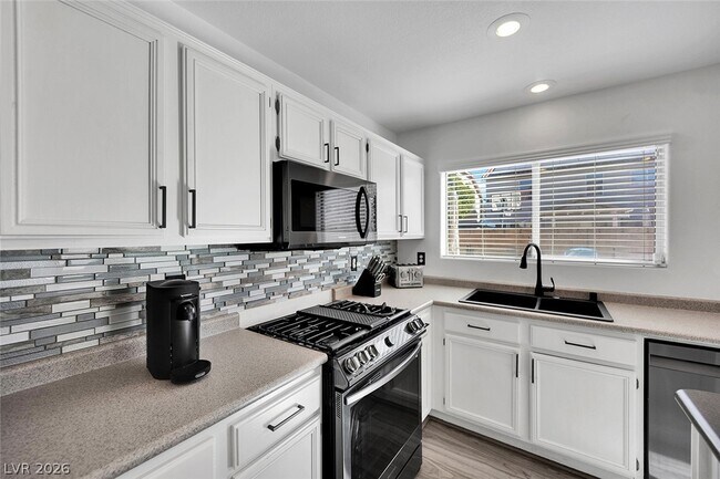 Building Photo - 11142 Romola St