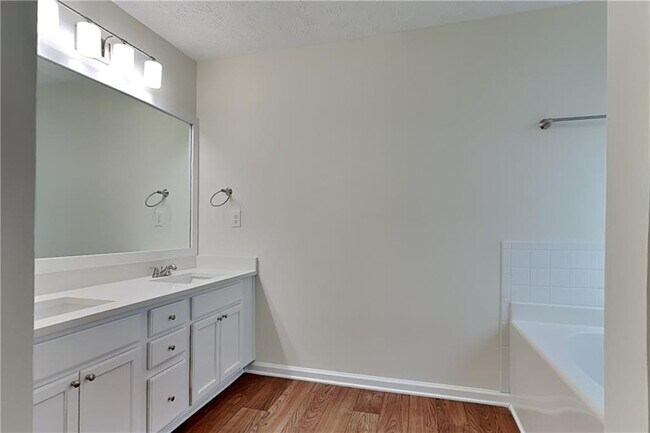 Building Photo - 1595 Stephens Pond View