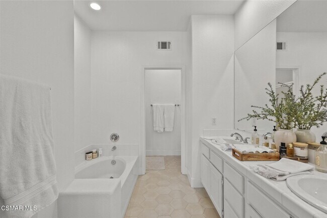 Building Photo - 2648 Fallen Leaf Ct