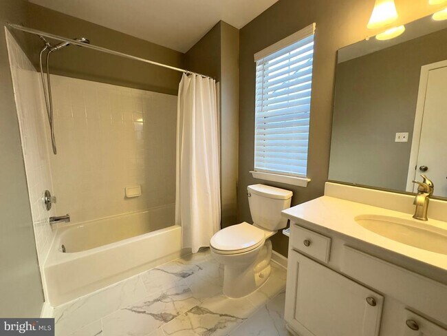 Building Photo - 44216 Mossy Brook Square