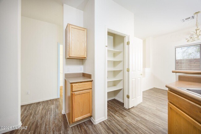 Building Photo - 8403 N Coyote View Ct
