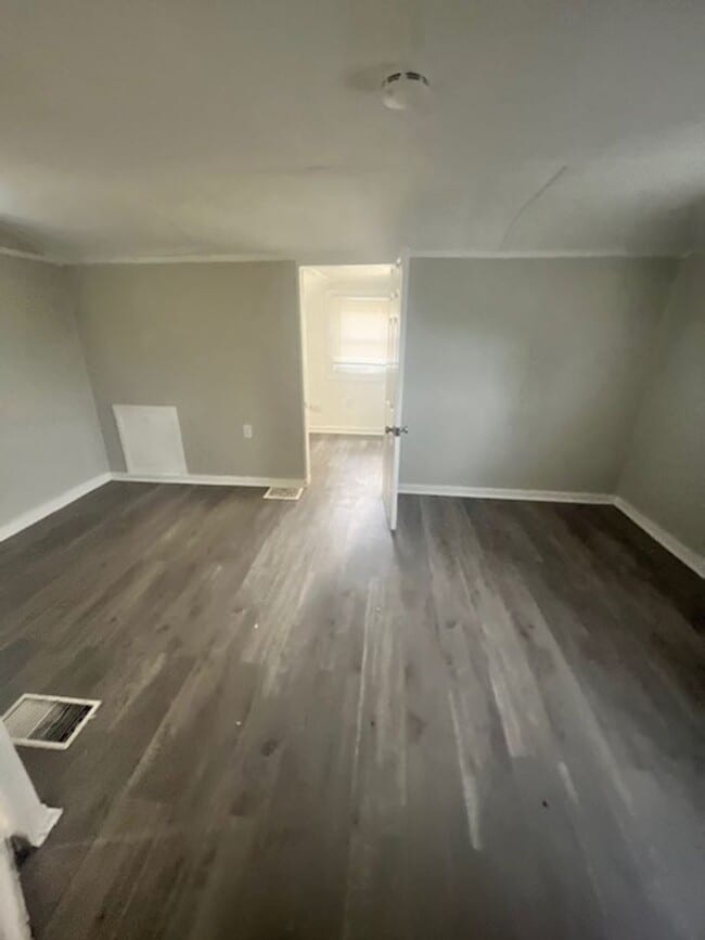 Building Photo - Welcome to 1161 Lincoln! 2 bedrooms & 1.5 bths