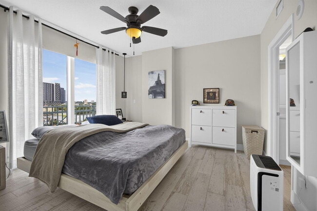 Building Photo - 403 S Sapodilla Ave