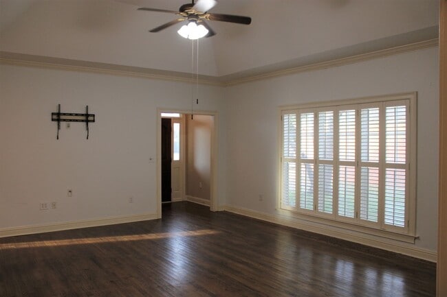 Building Photo - Home for Rent in Deer Creek!