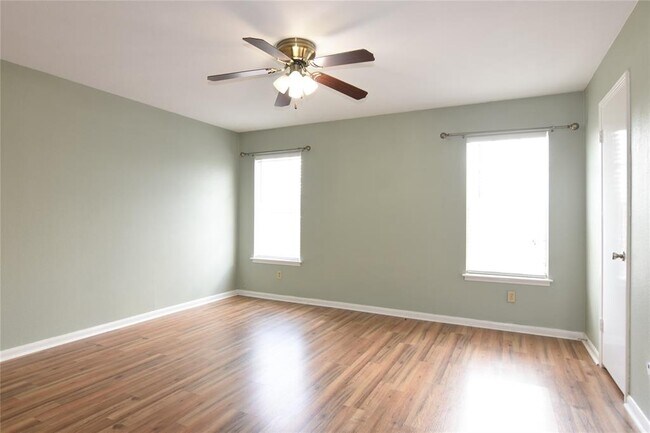 Building Photo - 940 Wycliffe Dr