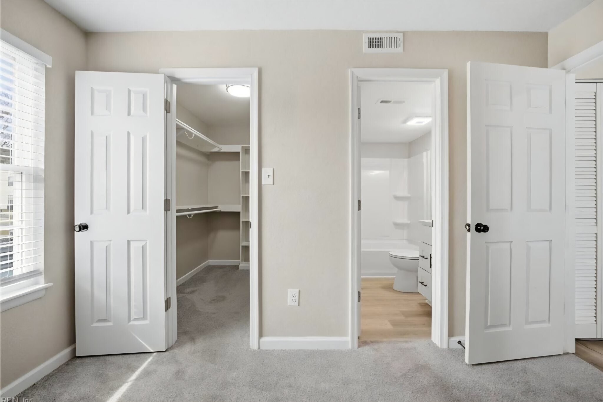 Building Photo - 513 Peak Ct