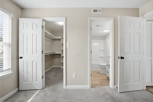 Building Photo - 513 Peak Ct