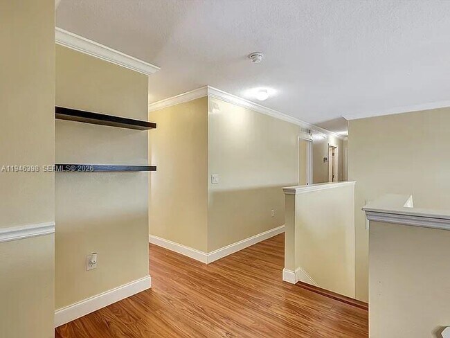 Building Photo - 1018 SW Eckard Ave