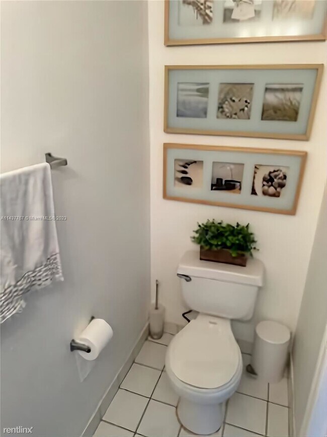 Building Photo - 2 br, 2.5 bath Townhome - 1050 Sorrento Dr...