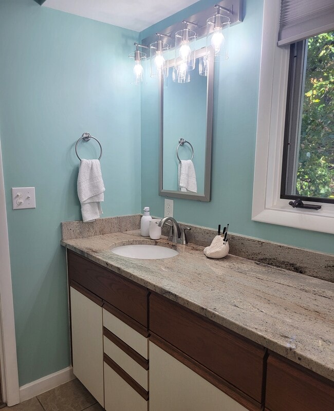 Building Photo - 166 Baltusrol Rd